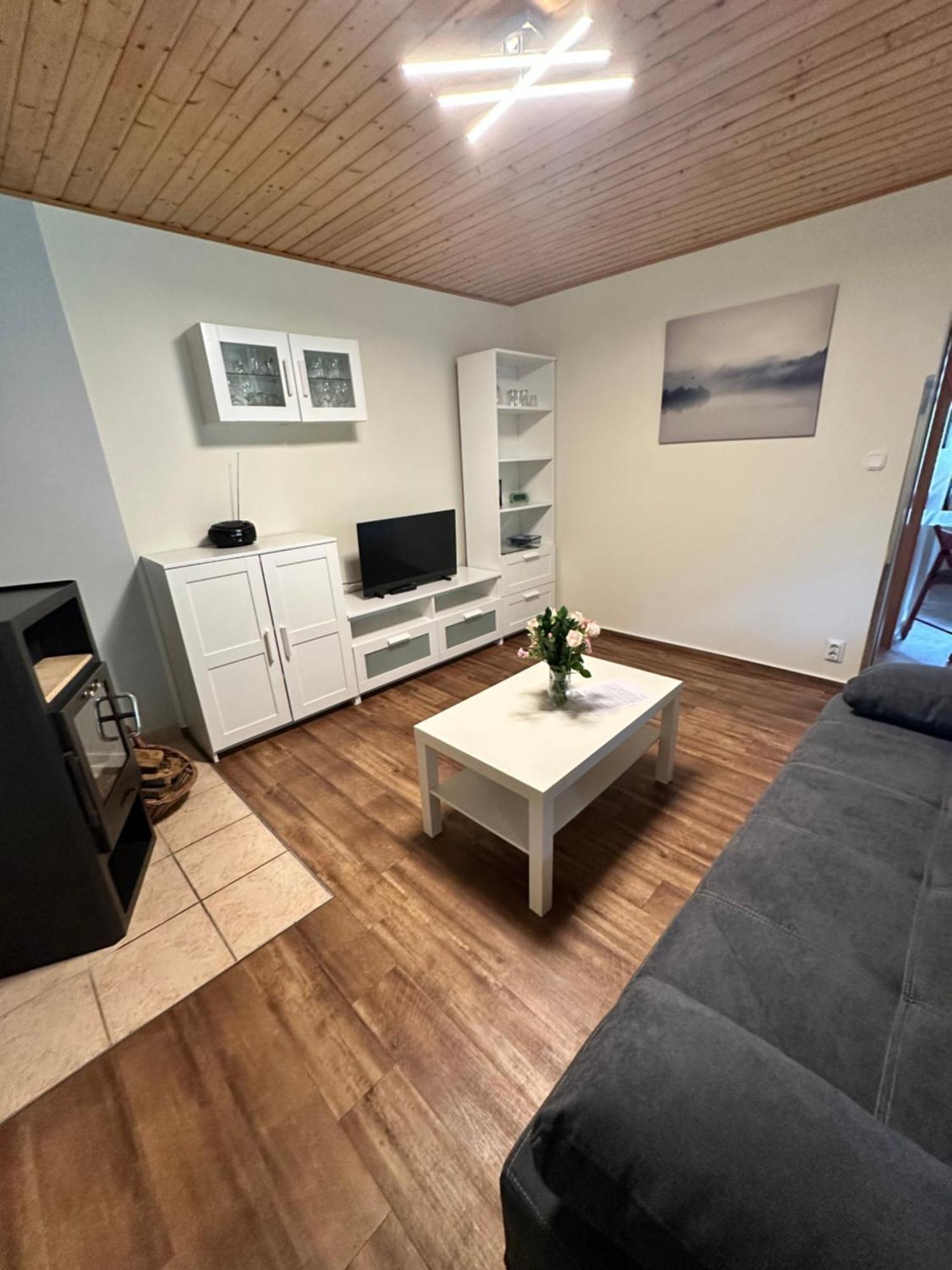 Bungalow Am Dobbertiner See Luaran gambar
